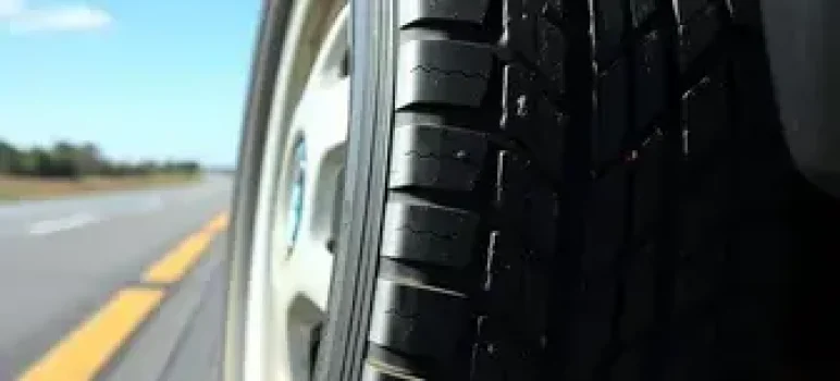 detalhe no pneu